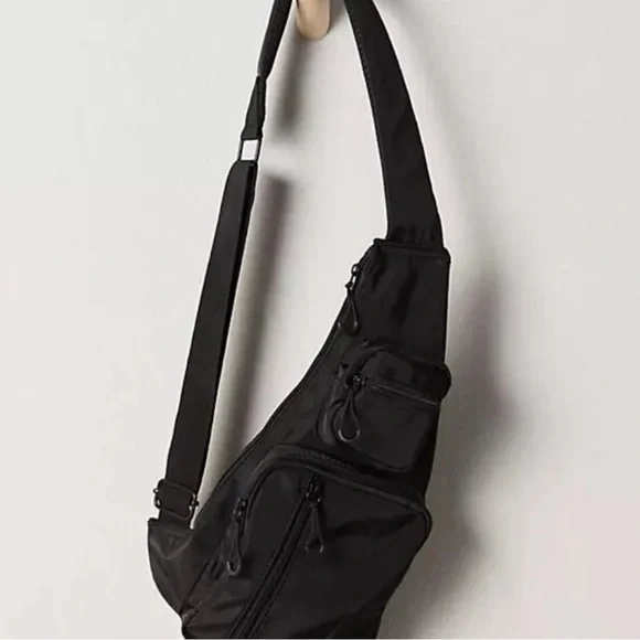 Gorgeous, Free People Sprinter Sling Bag❤️ NWOT Black sold out online - Picture 4 of 8
